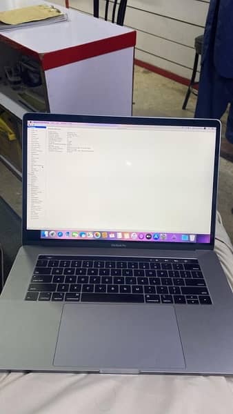 Apple MacBook Pro 2017 i7 (16/512) 15 inch 1