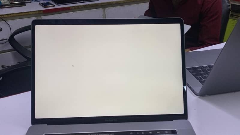 Apple MacBook Pro 2017 i7 (16/512) 15 inch 2