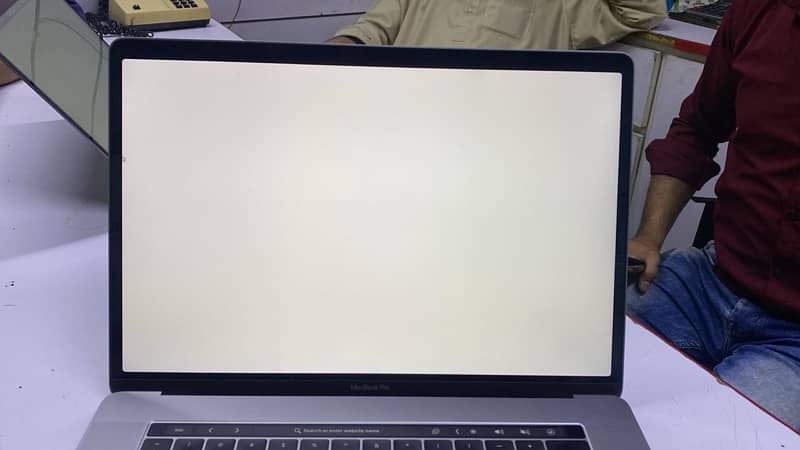 Apple MacBook Pro 2017 i7 (16/512) 15 inch 10
