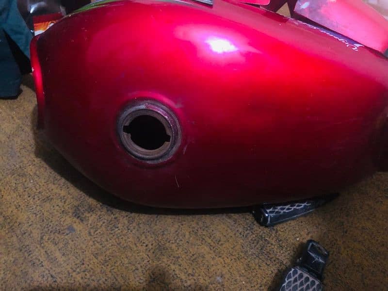 2019 fuel original tank and side cover. 1