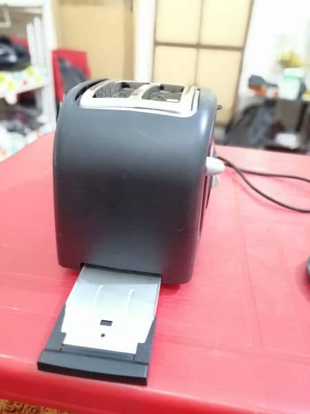 Delonghi 4 Slice Toaster , Imported 17