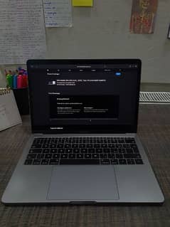 MacBook Pro 2017 i5 8GB/256GB