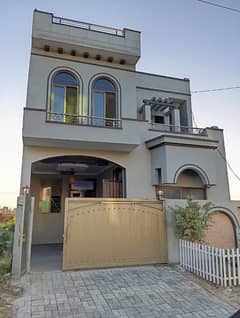 Sun Face Bright Home:1-Unit 5 Marla Double Storey House on Main Boulevards - Perfect for You!"