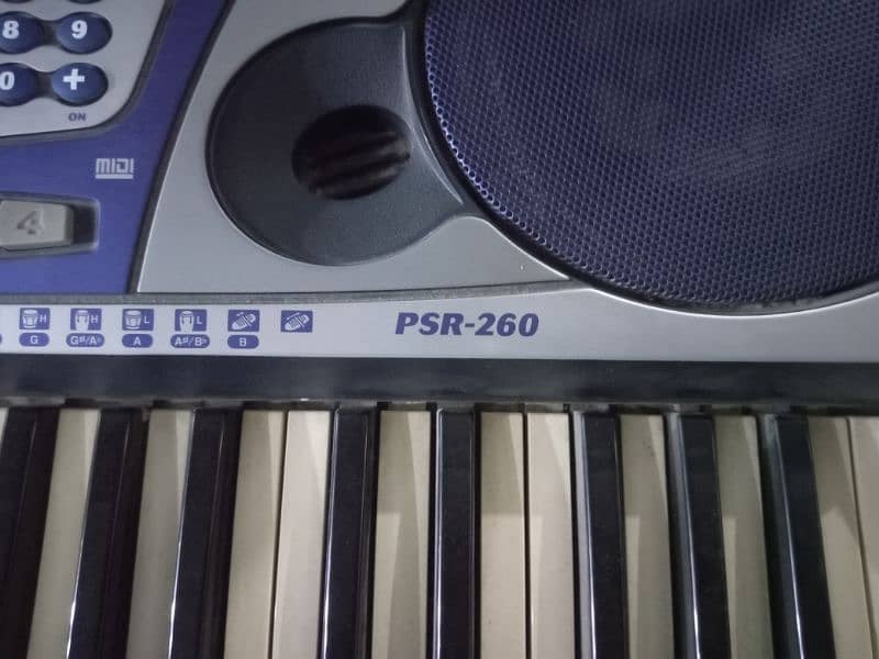 Yamaha keyboard piano PSR 260 1