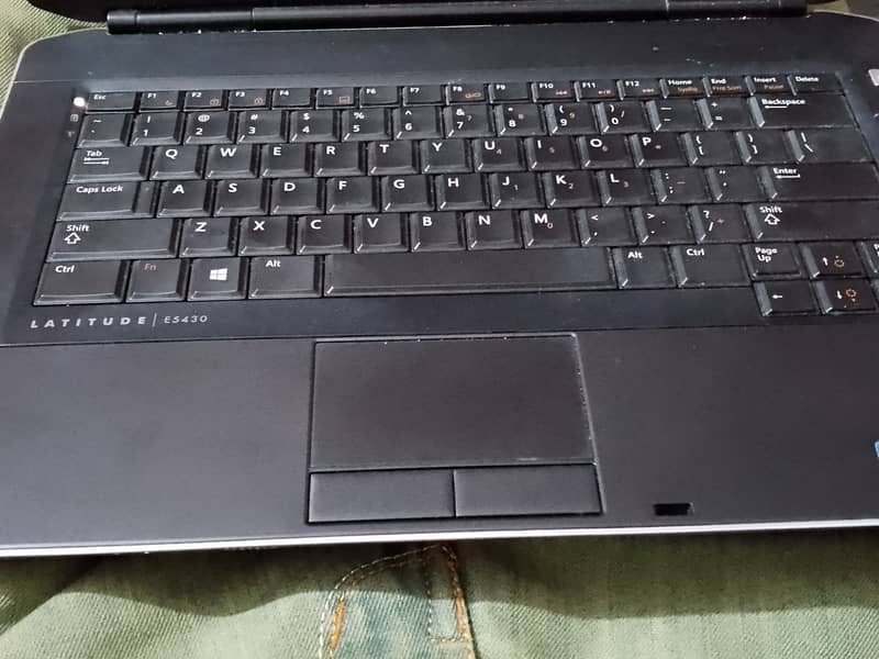 Dell laptop core i3 4/256 6