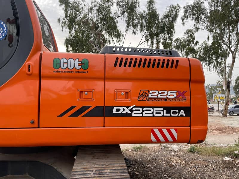 Doosan DX225LCA Excavator 2