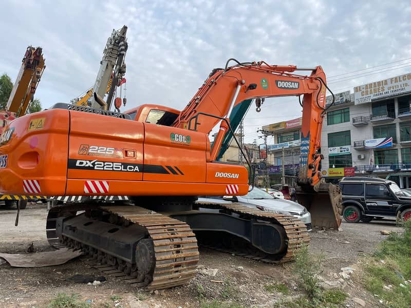 Doosan DX225LCA Excavator 4