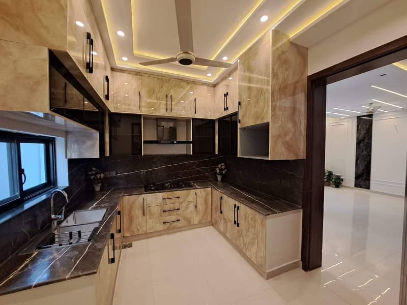 10 Marla luxury house available for sale in rafi block bahria town lahore 3