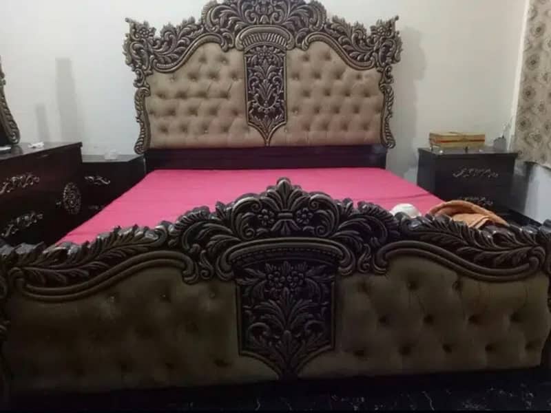 luxury bed set in wood 5