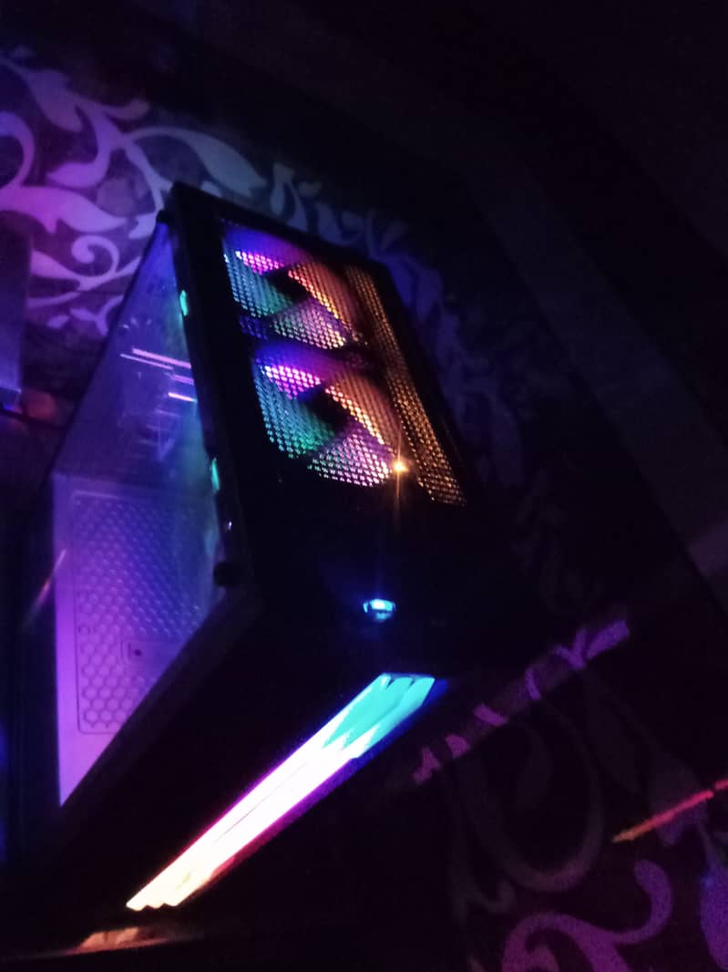 RGB Gaming Pc in Low Budget Minimum In Use Like New 9