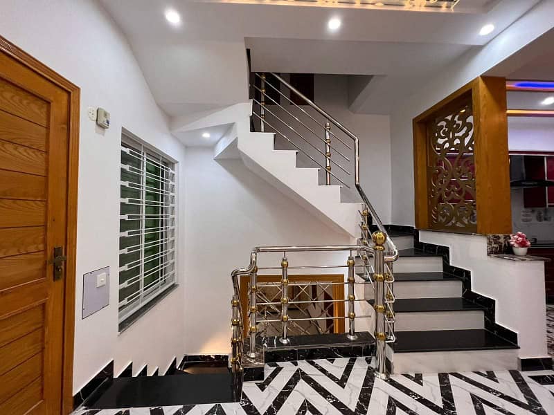 5 Marla luxury house available for sale in Jinnah block sector E bahria town lahore 1