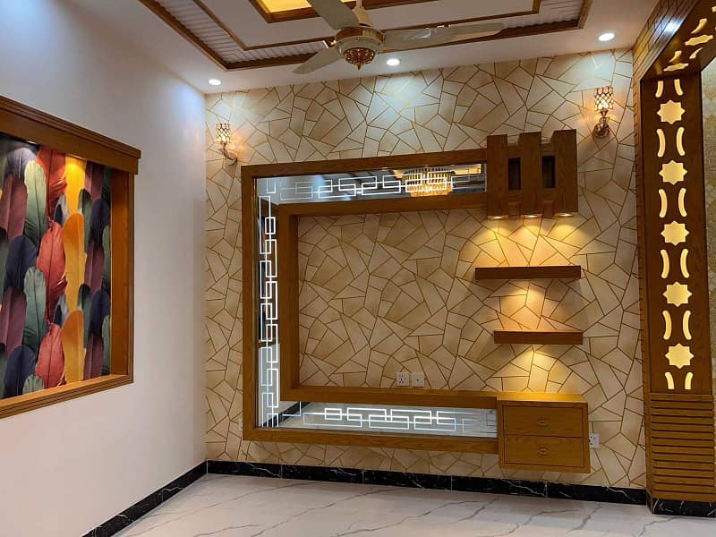 5 Marla luxury house available for sale in Jinnah block sector E bahria town lahore 16