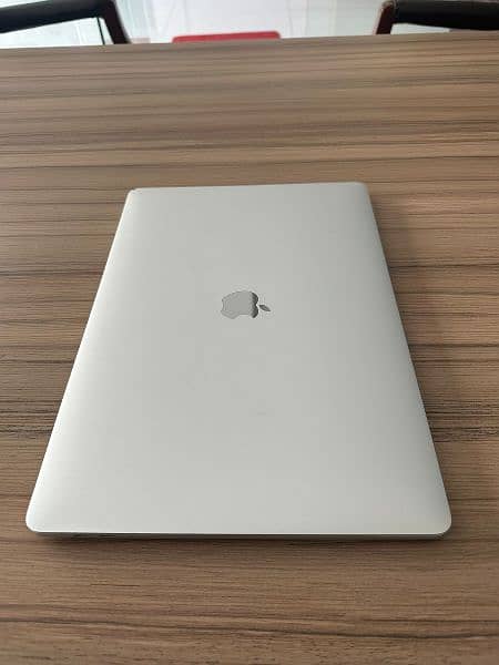 Macbook pro 2017 i7 16GB/512 SSD 2