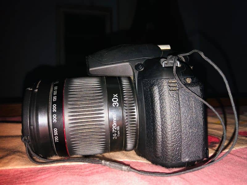Fujifilm Camera Introduces Finepix HS10 With 30x 12