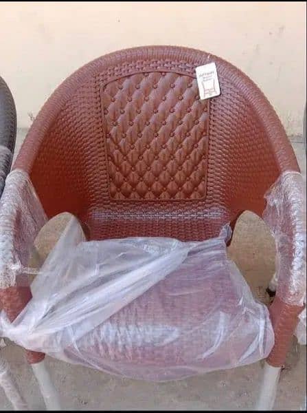 Plastic set of 4 chairs with 1 table available at wholesale price 1