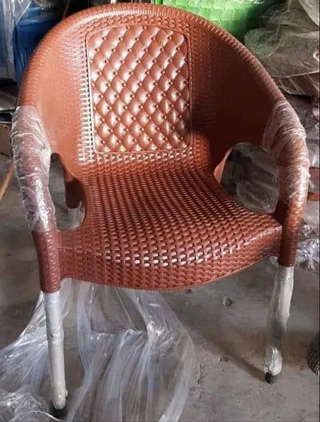 Plastic set of 4 chairs with 1 table available at wholesale price 2