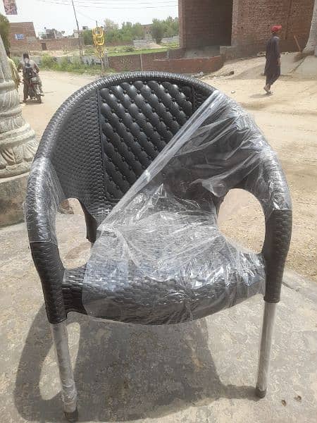 Plastic set of 4 chairs with 1 table available at wholesale price 3