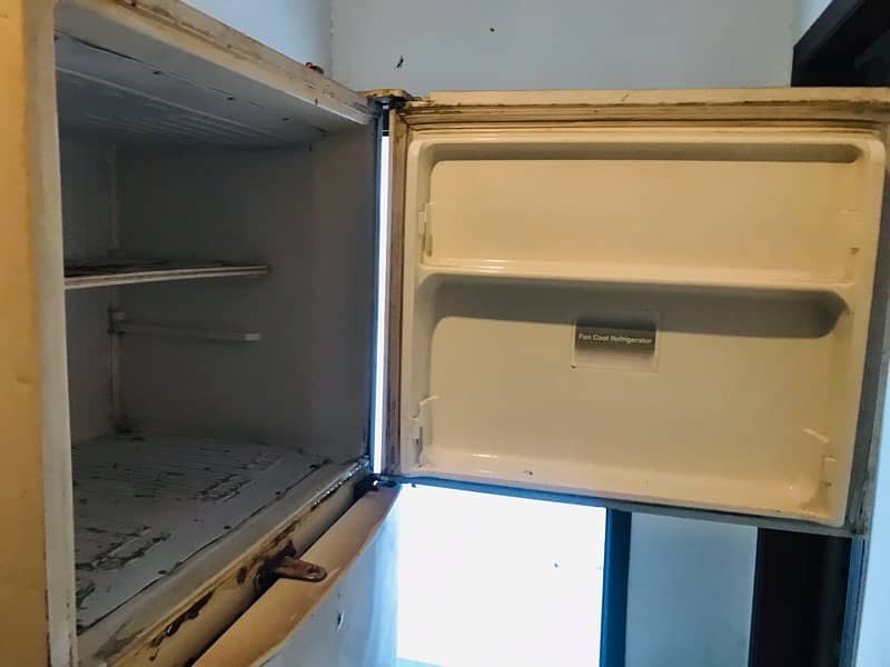 toshiba full size fridge 4