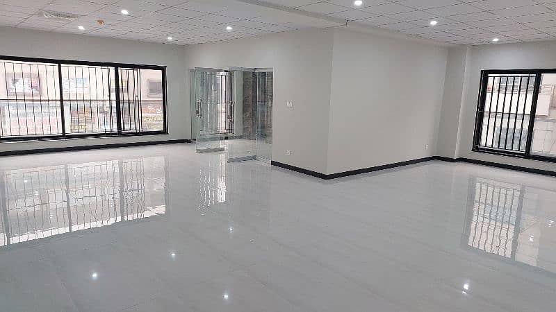Commercial hall for rent IT offices,restaurants gym etc 3