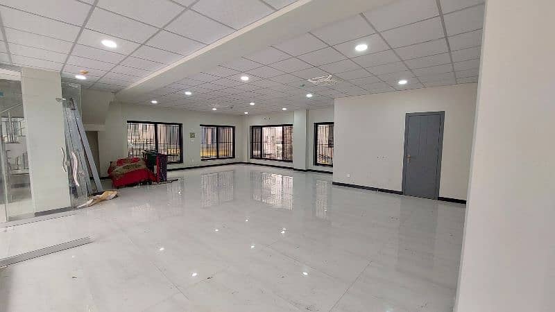 Commercial hall for rent IT offices,restaurants gym etc 4