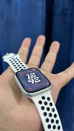 Apple Watch Series 8 45mm 100% Battery health