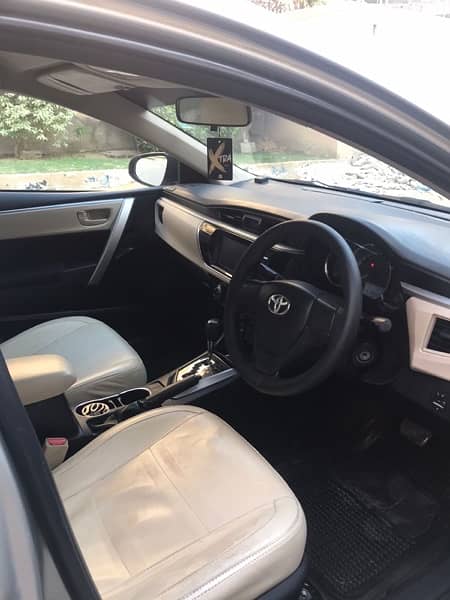 Toyota Corolla Altis 2015 mint condition 12
