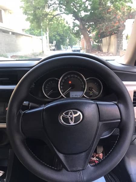 Toyota Corolla Altis 2015 mint condition 13