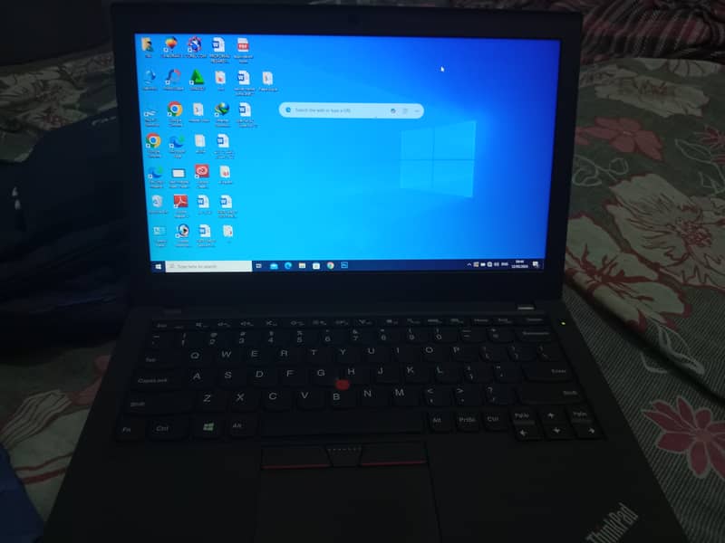 Laptop Thinkpad i3 6th generation x260 8 GB ram 3