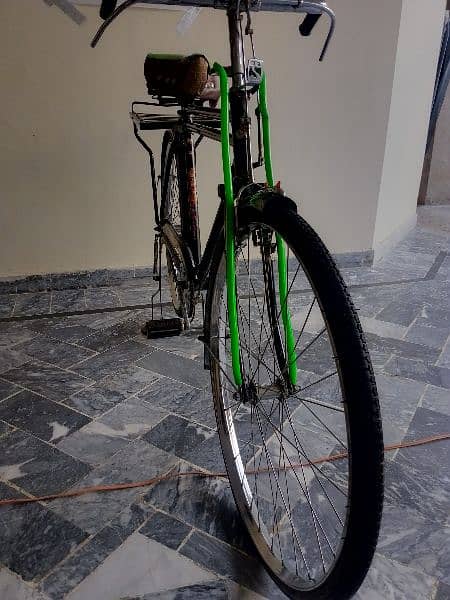 GOLDEN CHANCE TO PURCHASE USED EXCELLENT CONDITION BICYCLE 2