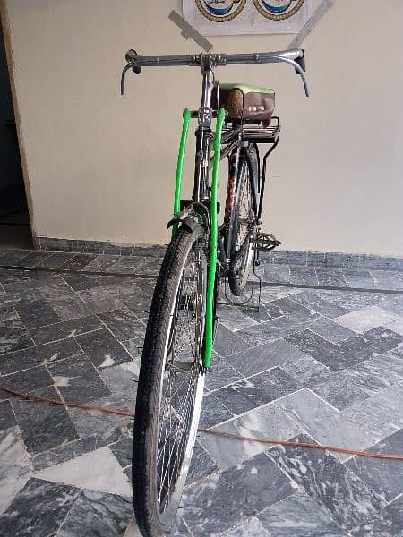 GOLDEN CHANCE TO PURCHASE USED EXCELLENT CONDITION BICYCLE 3