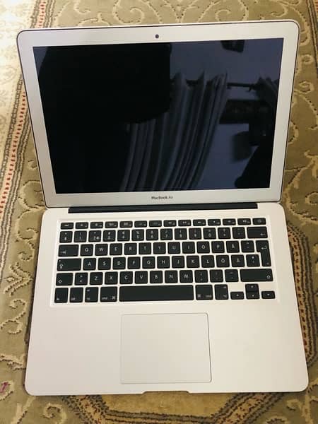 MacBook Air i5 2017 (Original) Excellent condition 3