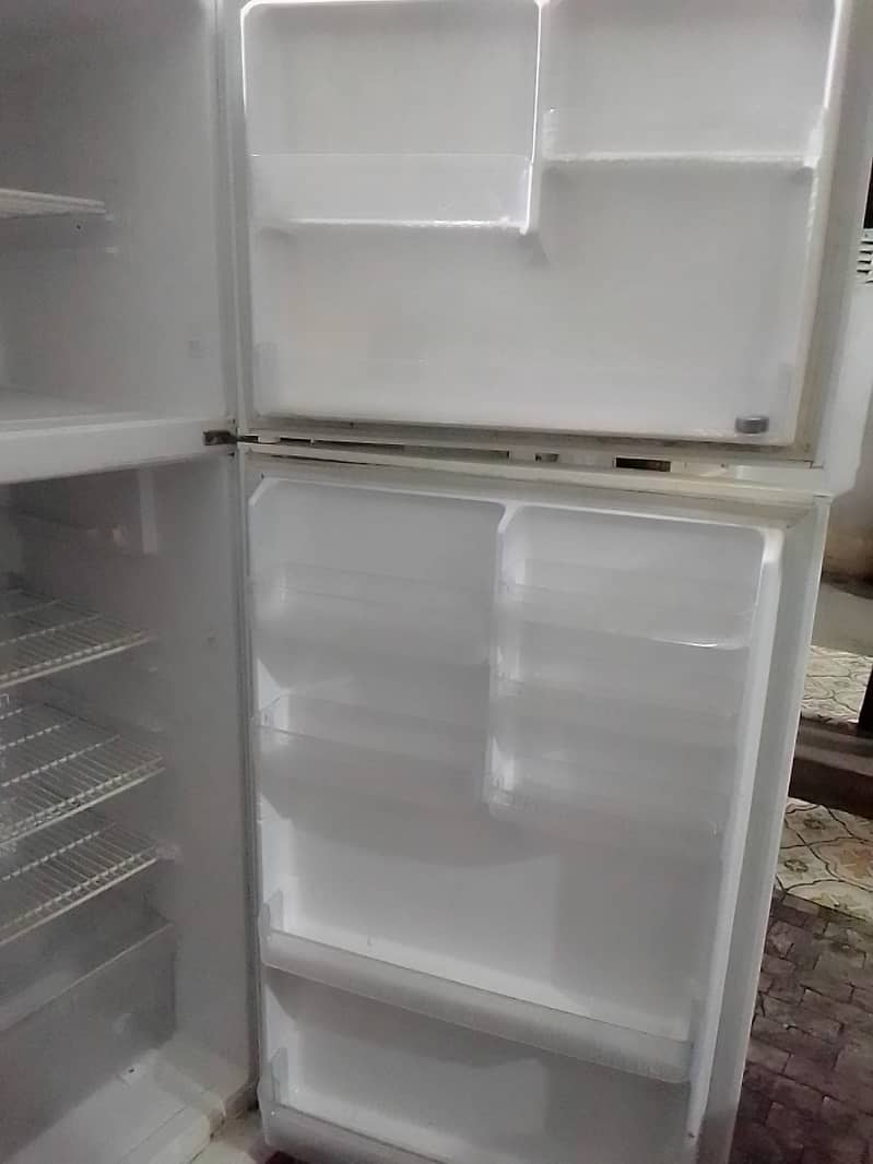 condition 10 I 10 no frost fridge 3