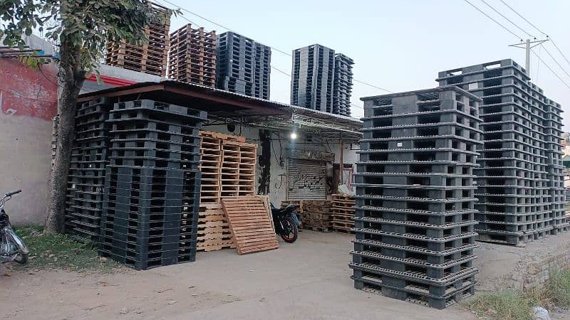 new used Imported plastic wooden pallets 0