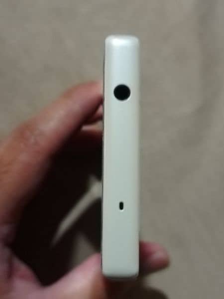 Sony Xperia Z5 Compact 2/32GB White- Non PTA (only set) 3
