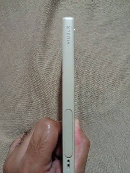 Sony Xperia Z5 Compact 2/32GB White- Non PTA (only set) 4
