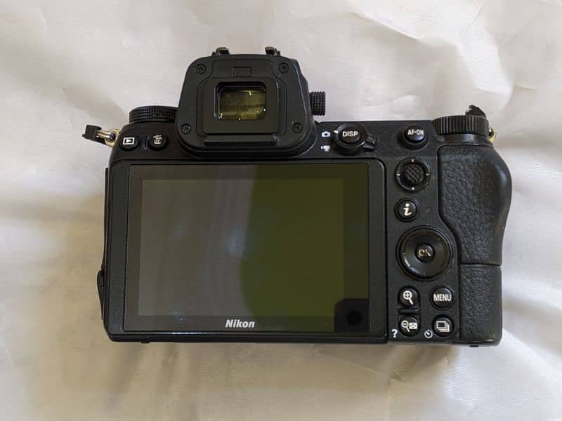 Nikon Z6 with XQD 64gb Card & reader 2