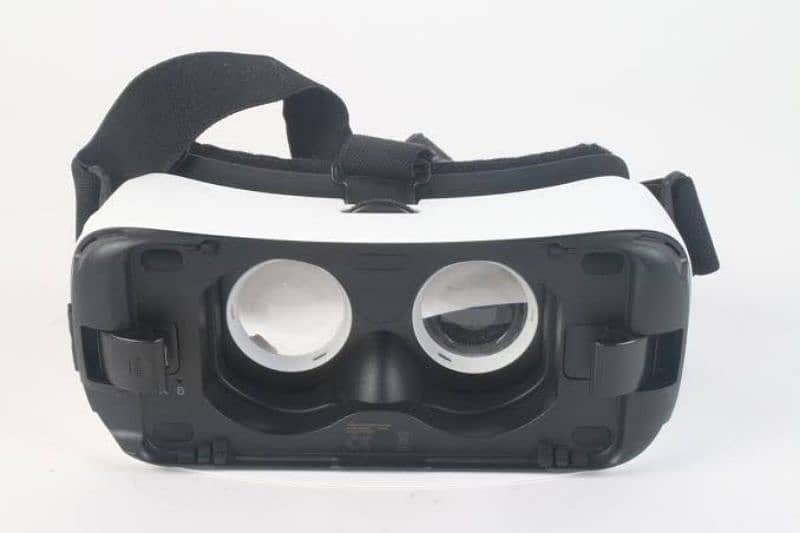 "Samsung Oculus VR Box: Immerse Yourself in a New Reality!" 2