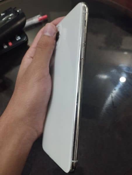 iphone 11 pro max with 2months esim time non pta 2