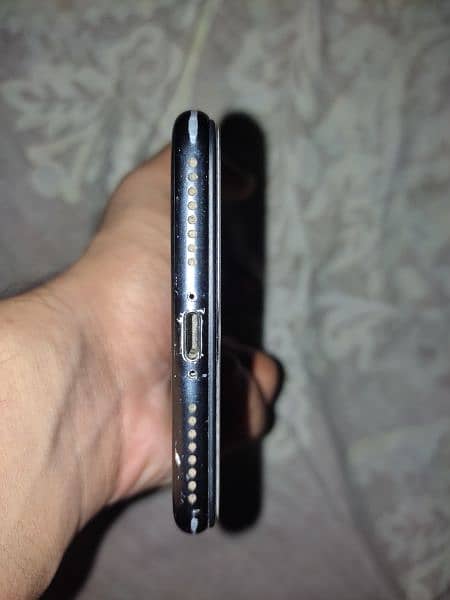 I Phone 7 Plus (Argent Sale) 3