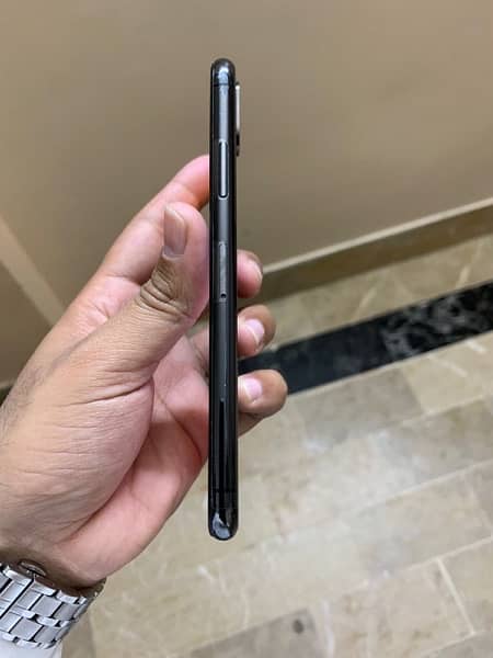 iphone X 64GB PTA approved black colour 72% health 6