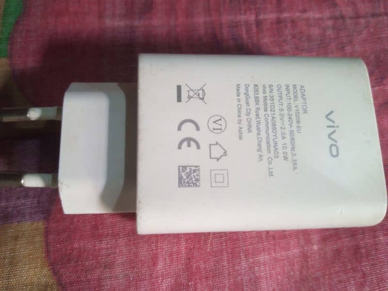 vivo Y20 orgnal box wala adapter for sael Good condition 2amper 10w 0