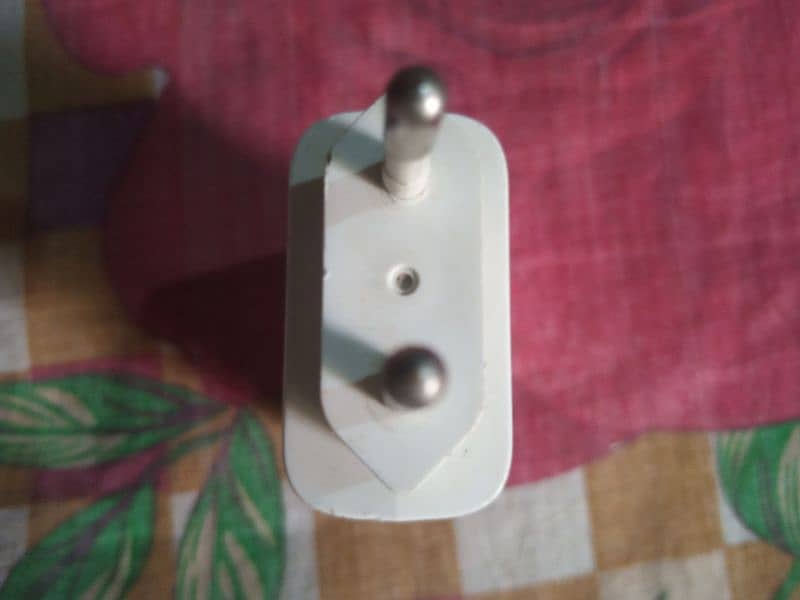 vivo Y20 orgnal box wala adapter for sael Good condition 2amper 10w 3