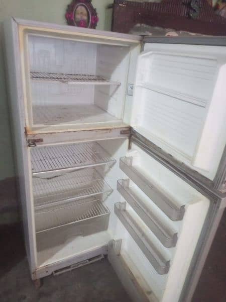 used fridge all is ok no any fault. . . all to all genuine 2