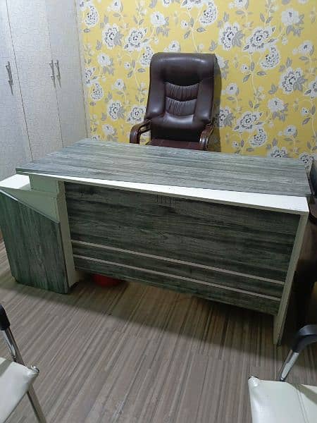 Executive office table for sale with two matching chairs 2