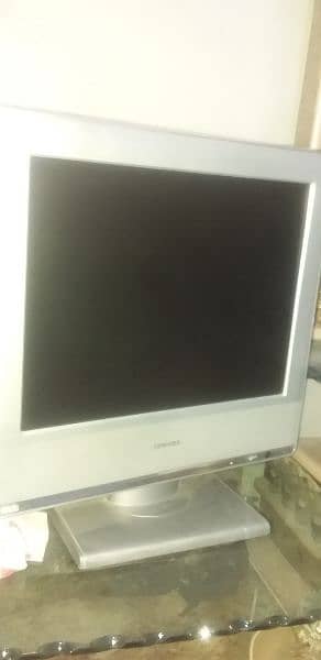 Toshiba 15DL15 15-inch LCD Television 1