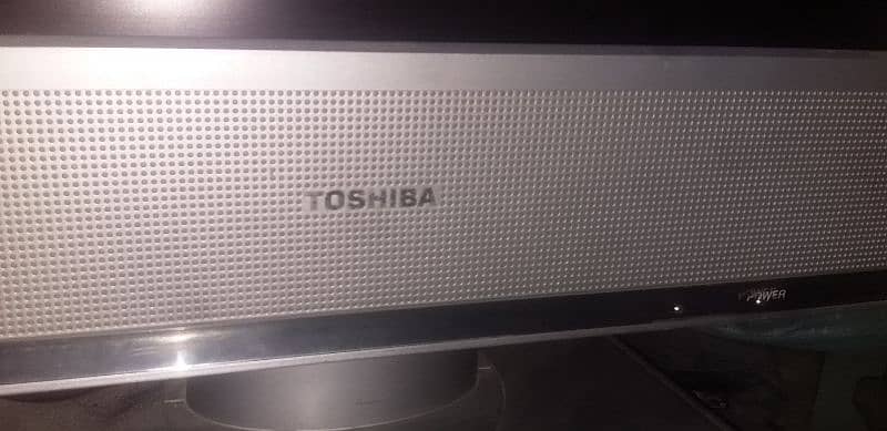 Toshiba 15DL15 15-inch LCD Television 6