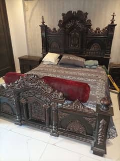 Bed set for sale with sighar Table