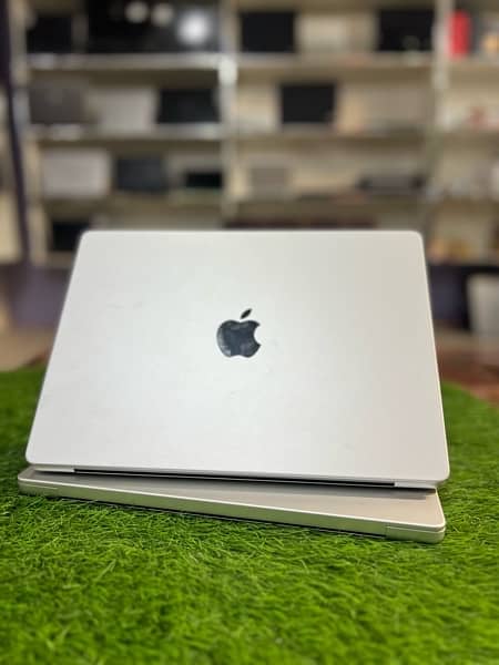 MacBook M1 Pro 2021 14inch 10/10condetion fresh import 16/512 1
