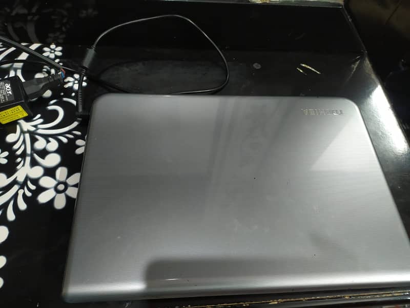 TOSHIBA LAPTOP CORE I3, GENERSTION 3rd with Charger 3