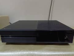 Xbox One!Slightly used ! scratch less, with original things!. 500gb!